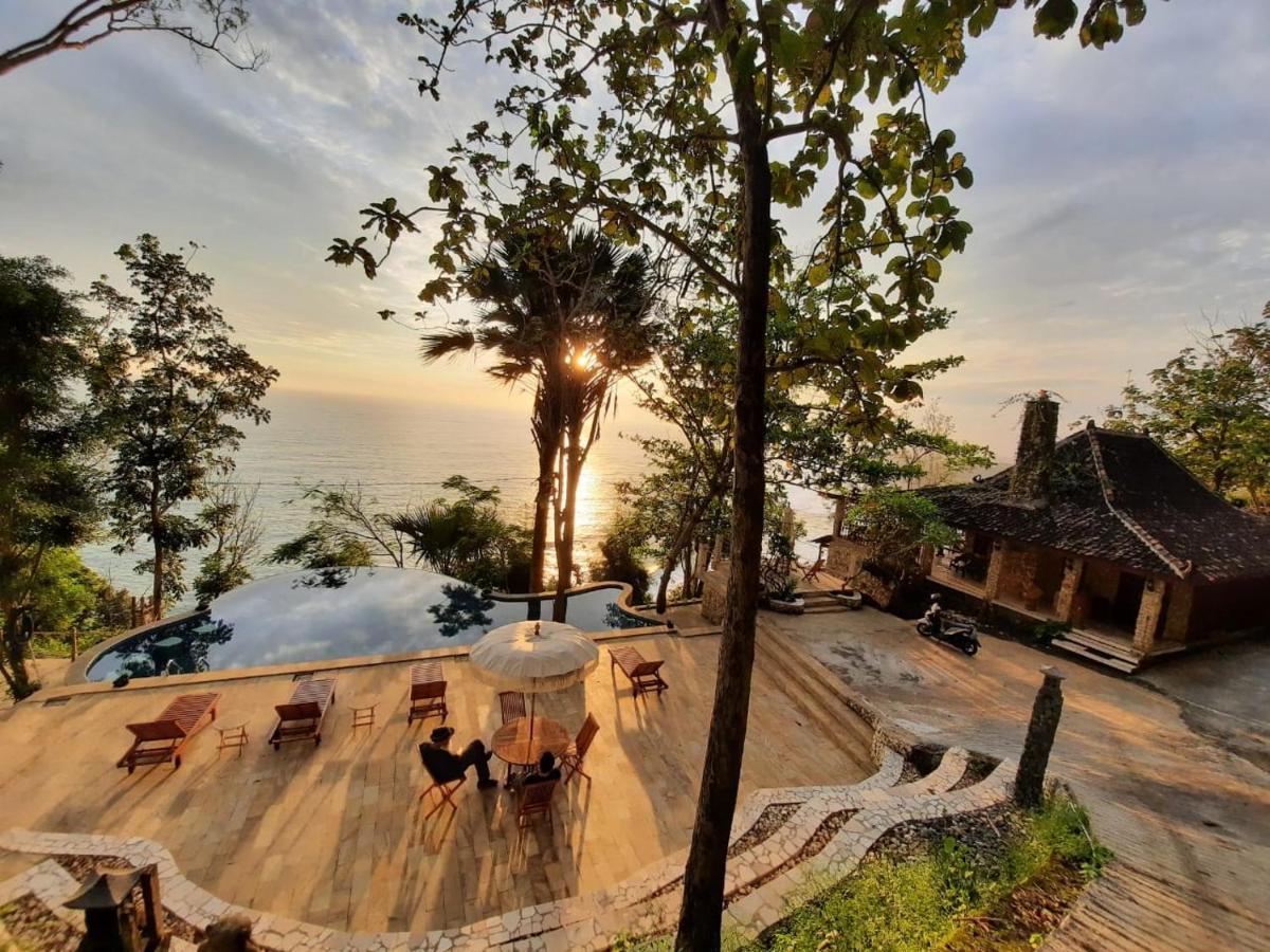 Edge Resort, Yogyakarta Parangtritis Buitenkant foto