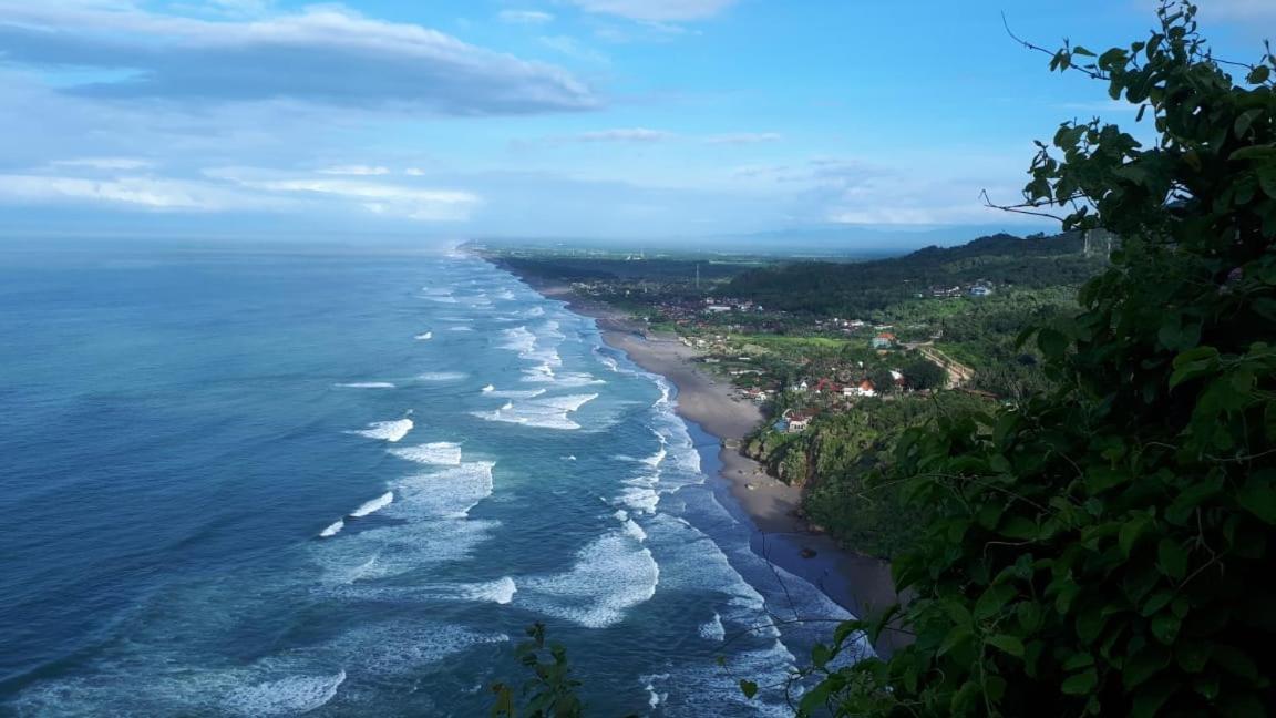 Edge Resort, Yogyakarta Parangtritis Buitenkant foto