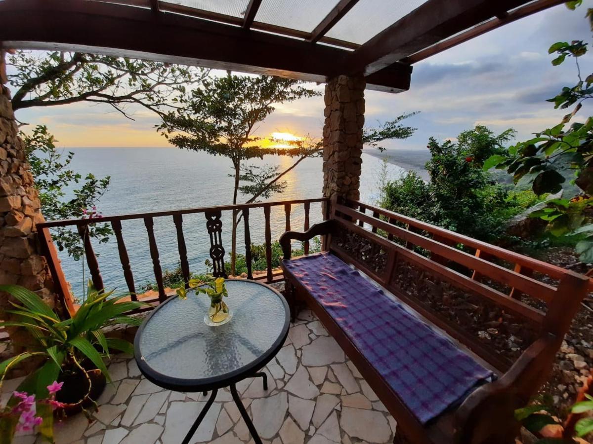 Edge Resort, Yogyakarta Parangtritis Buitenkant foto
